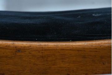 イギリスアンティーク　Lloyd’s Antiques(ロイズ・アンティークス)取り扱い　オーク材　花彫刻が引き立つダイニングチェア4脚セット　(R-087341)