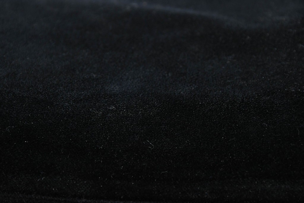 イギリスアンティーク　Lloyd’s Antiques(ロイズ・アンティークス)取り扱い　オーク材　花彫刻が引き立つダイニングチェア4脚セット　(R-087341)