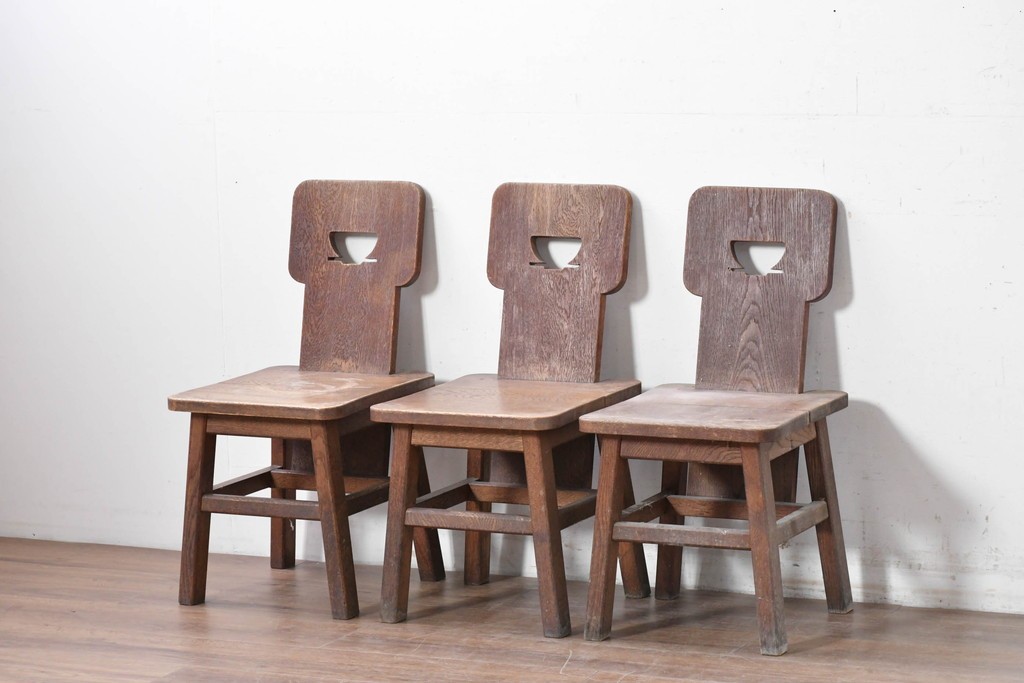 和製ヴィンテージ　楢(ナラ)材　コーヒーカップの透かし彫り入り　古いカフェのダイニングチェア3脚セット　(R-087342)