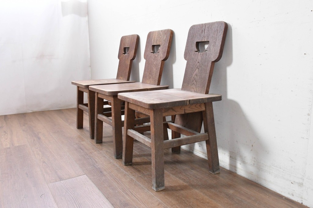 和製ヴィンテージ　楢(ナラ)材　コーヒーカップの透かし彫り入り　古いカフェのダイニングチェア3脚セット　(R-087342)