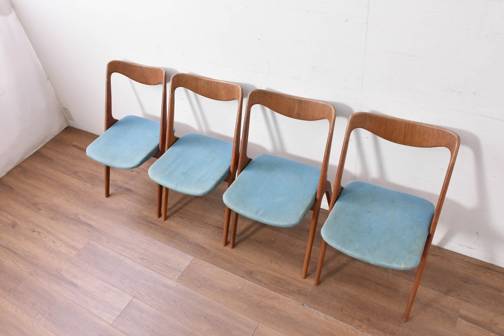 《張地の張り替え加工費込み》　スウェーデンヴィンテージ　希少モデル　Albin Johansson & Soner(アルビン・ヨハンソン&セーナー)　Storken(ストーケン)　背もたれのカーブが印象的なチーク材のダイニングチェア4脚セット　(R-087343)