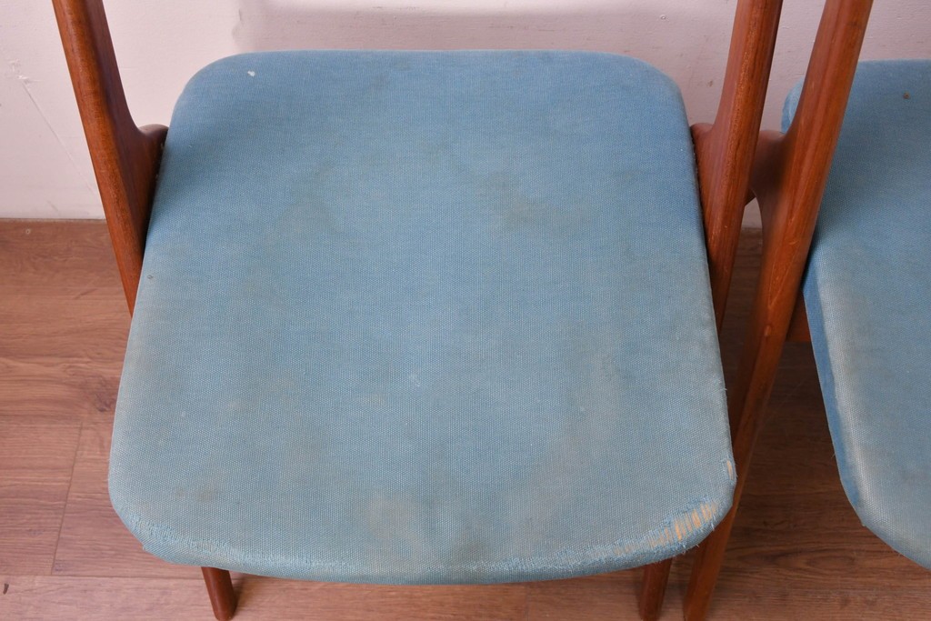 《張地の張り替え加工費込み》　スウェーデンヴィンテージ　希少モデル　Albin Johansson & Soner(アルビン・ヨハンソン&セーナー)　Storken(ストーケン)　背もたれのカーブが印象的なチーク材のダイニングチェア4脚セット　(R-087343)