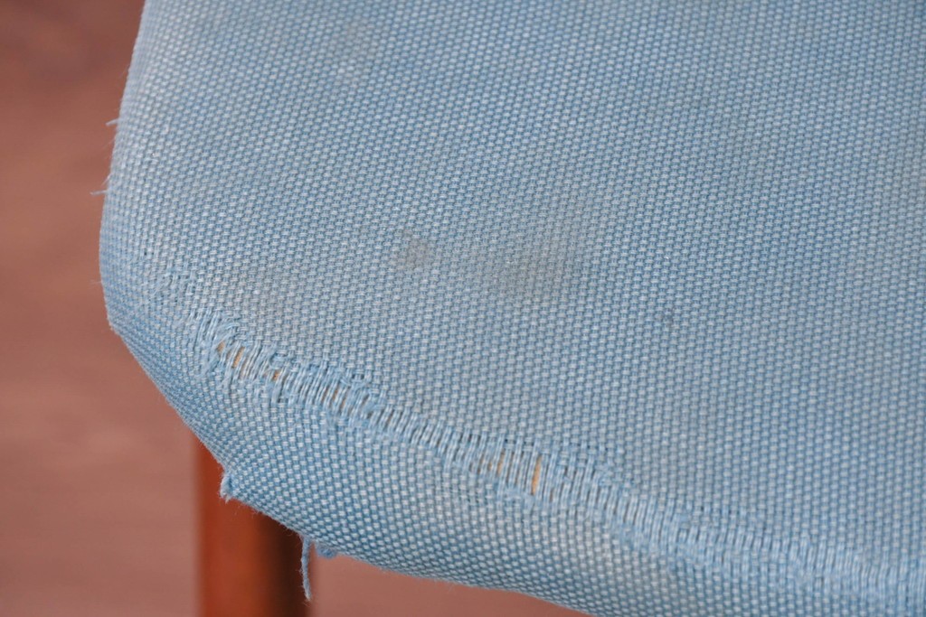 《張地の張り替え加工費込み》　スウェーデンヴィンテージ　希少モデル　Albin Johansson & Soner(アルビン・ヨハンソン&セーナー)　Storken(ストーケン)　背もたれのカーブが印象的なチーク材のダイニングチェア4脚セット　(R-087343)