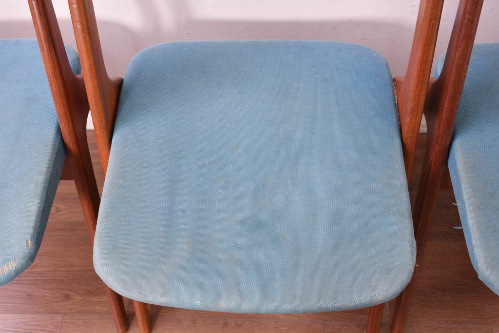 《張地の張り替え加工費込み》　スウェーデンヴィンテージ　希少モデル　Albin Johansson & Soner(アルビン・ヨハンソン&セーナー)　Storken(ストーケン)　背もたれのカーブが印象的なチーク材のダイニングチェア4脚セット　(R-087343)