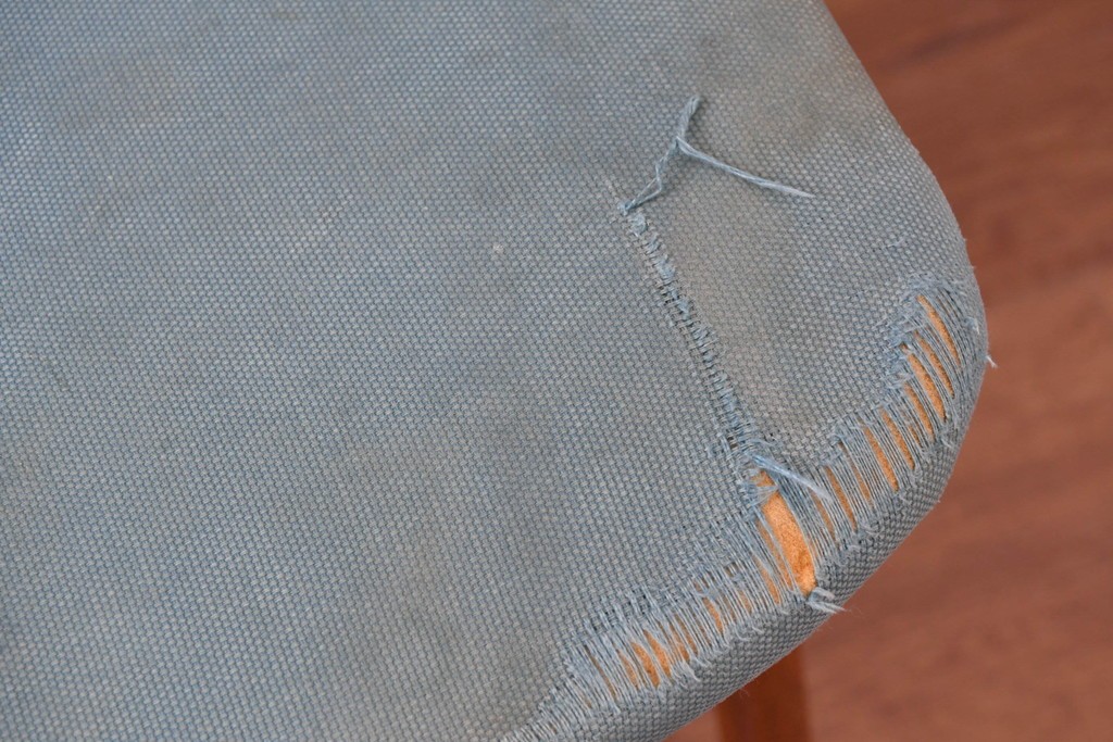 《張地の張り替え加工費込み》　スウェーデンヴィンテージ　希少モデル　Albin Johansson & Soner(アルビン・ヨハンソン&セーナー)　Storken(ストーケン)　背もたれのカーブが印象的なチーク材のダイニングチェア4脚セット　(R-087343)