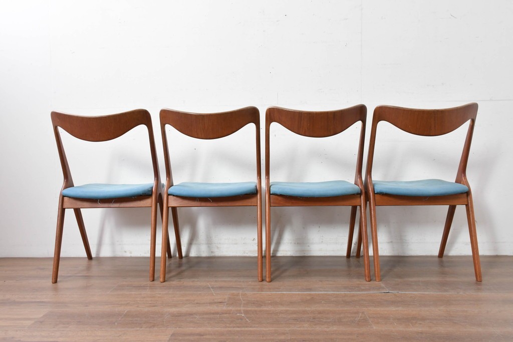 《張地の張り替え加工費込み》　スウェーデンヴィンテージ　希少モデル　Albin Johansson & Soner(アルビン・ヨハンソン&セーナー)　Storken(ストーケン)　背もたれのカーブが印象的なチーク材のダイニングチェア4脚セット　(R-087343)