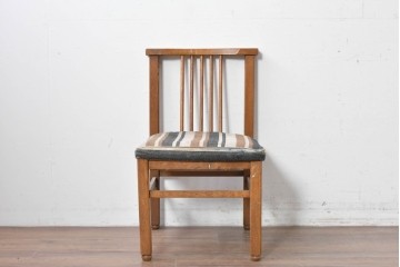 和製ヴィンテージ　楢(ナラ)材　繊細なスポーク状の背もたれと味わい深い木肌のダイニングチェア　(R-087344)