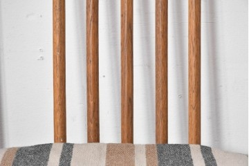 和製ヴィンテージ　楢(ナラ)材　繊細なスポーク状の背もたれと味わい深い木肌のダイニングチェア　(R-087344)