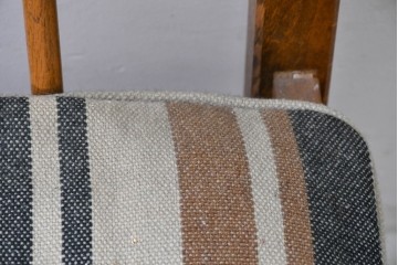 和製ヴィンテージ　楢(ナラ)材　繊細なスポーク状の背もたれと味わい深い木肌のダイニングチェア　(R-087344)