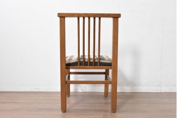 和製ヴィンテージ　楢(ナラ)材　繊細なスポーク状の背もたれと味わい深い木肌のダイニングチェア　(R-087344)