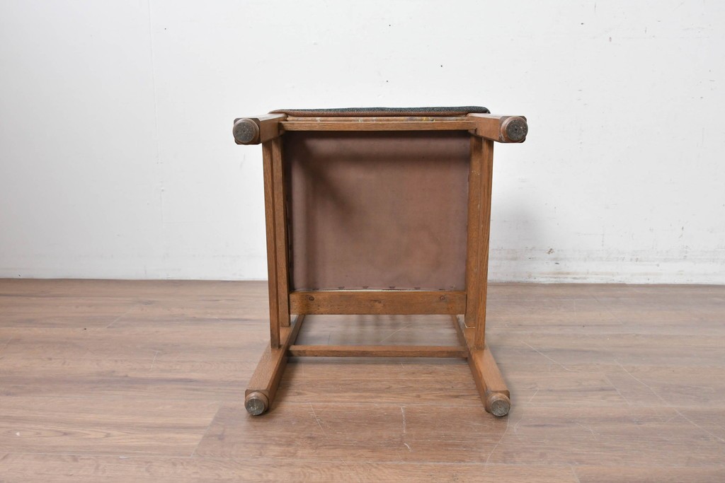 和製ヴィンテージ　楢(ナラ)材　繊細なスポーク状の背もたれと味わい深い木肌のダイニングチェア　(R-087344)