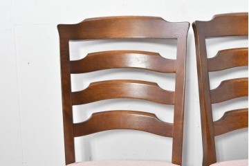 中古　美品　希少な廃番品!　飛騨産業　キツツキマーク　穂高シリーズ　曲線を活かした背もたれと挽き物脚が調和するクラシックダイニングチェア4脚セット　現行定価(4脚合計)約30万円　(R-087345)