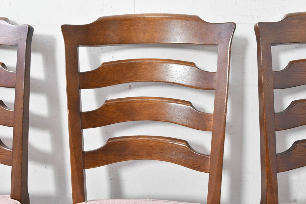 中古　美品　希少な廃番品!　飛騨産業　キツツキマーク　穂高シリーズ　曲線を活かした背もたれと挽き物脚が調和するクラシックダイニングチェア4脚セット　現行定価(4脚合計)約30万円　(R-087345)