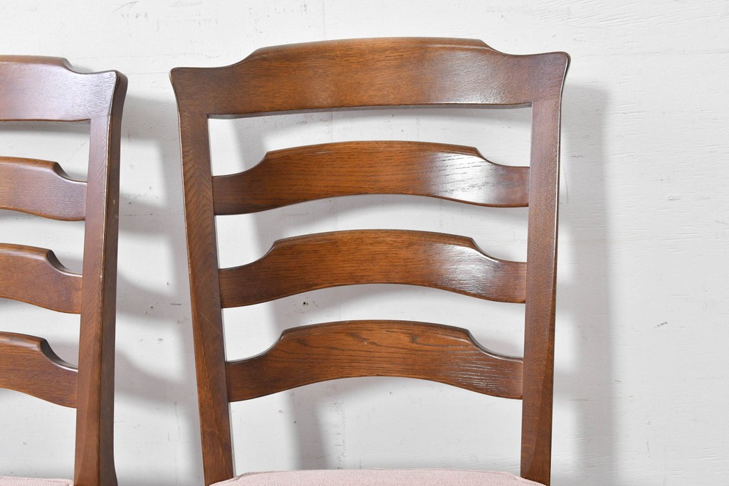 中古　美品　希少な廃番品!　飛騨産業　キツツキマーク　穂高シリーズ　曲線を活かした背もたれと挽き物脚が調和するクラシックダイニングチェア4脚セット　現行定価(4脚合計)約30万円　(R-087345)