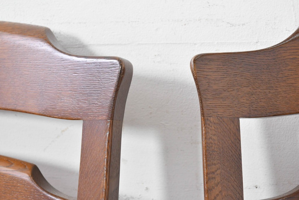 中古　美品　希少な廃番品!　飛騨産業　キツツキマーク　穂高シリーズ　曲線を活かした背もたれと挽き物脚が調和するクラシックダイニングチェア4脚セット　現行定価(4脚合計)約30万円　(R-087345)