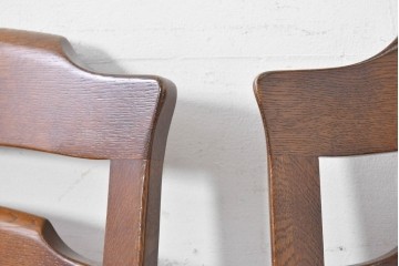 中古　美品　希少な廃番品!　飛騨産業　キツツキマーク　穂高シリーズ　曲線を活かした背もたれと挽き物脚が調和するクラシックダイニングチェア4脚セット　現行定価(4脚合計)約30万円　(R-087345)