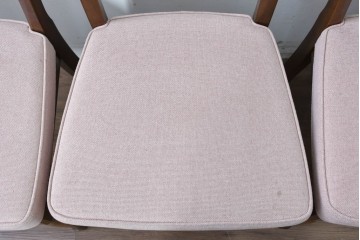 中古　美品　希少な廃番品!　飛騨産業　キツツキマーク　穂高シリーズ　曲線を活かした背もたれと挽き物脚が調和するクラシックダイニングチェア4脚セット　現行定価(4脚合計)約30万円　(R-087345)