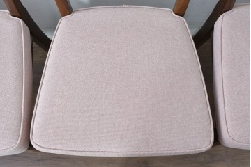 中古　美品　希少な廃番品!　飛騨産業　キツツキマーク　穂高シリーズ　曲線を活かした背もたれと挽き物脚が調和するクラシックダイニングチェア4脚セット　現行定価(4脚合計)約30万円　(R-087345)