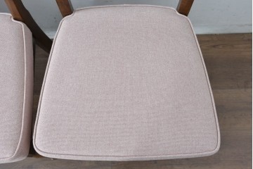 中古　美品　希少な廃番品!　飛騨産業　キツツキマーク　穂高シリーズ　曲線を活かした背もたれと挽き物脚が調和するクラシックダイニングチェア4脚セット　現行定価(4脚合計)約30万円　(R-087345)