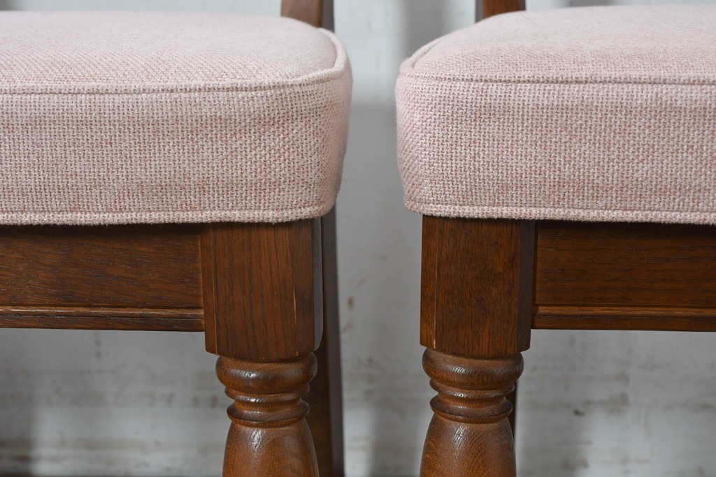 中古　美品　希少な廃番品!　飛騨産業　キツツキマーク　穂高シリーズ　曲線を活かした背もたれと挽き物脚が調和するクラシックダイニングチェア4脚セット　現行定価(4脚合計)約30万円　(R-087345)