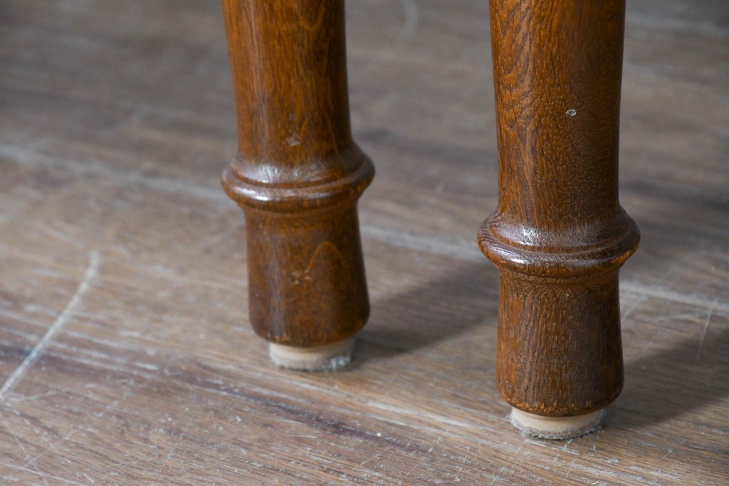 中古　美品　希少な廃番品!　飛騨産業　キツツキマーク　穂高シリーズ　曲線を活かした背もたれと挽き物脚が調和するクラシックダイニングチェア4脚セット　現行定価(4脚合計)約30万円　(R-087345)