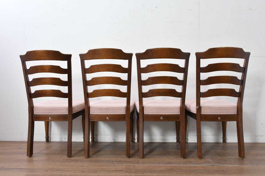 中古　美品　希少な廃番品!　飛騨産業　キツツキマーク　穂高シリーズ　曲線を活かした背もたれと挽き物脚が調和するクラシックダイニングチェア4脚セット　現行定価(4脚合計)約30万円　(R-087345)