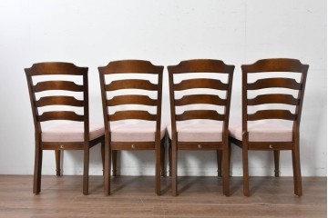 中古　美品　希少な廃番品!　飛騨産業　キツツキマーク　穂高シリーズ　曲線を活かした背もたれと挽き物脚が調和するクラシックダイニングチェア4脚セット　現行定価(4脚合計)約30万円　(R-087345)