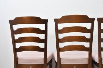 中古　美品　希少な廃番品!　飛騨産業　キツツキマーク　穂高シリーズ　曲線を活かした背もたれと挽き物脚が調和するクラシックダイニングチェア4脚セット　現行定価(4脚合計)約30万円　(R-087345)