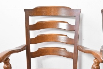 中古　美品　希少な廃番品!　飛騨産業　キツツキマーク　穂高シリーズ　曲線を活かした背もたれと挽き物脚が調和するクラシックアームチェア2脚セット　定価(2脚合計)推定約18万円　(R-087346)