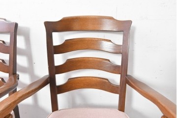 中古　美品　希少な廃番品!　飛騨産業　キツツキマーク　穂高シリーズ　曲線を活かした背もたれと挽き物脚が調和するクラシックアームチェア2脚セット　定価(2脚合計)推定約18万円　(R-087346)