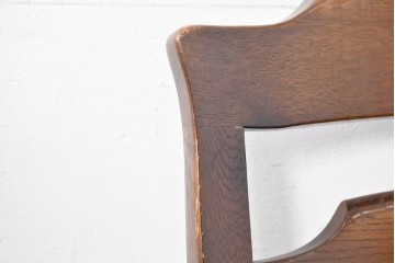 中古　美品　希少な廃番品!　飛騨産業　キツツキマーク　穂高シリーズ　曲線を活かした背もたれと挽き物脚が調和するクラシックアームチェア2脚セット　定価(2脚合計)推定約18万円　(R-087346)