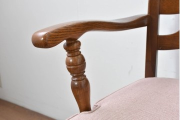 中古　美品　希少な廃番品!　飛騨産業　キツツキマーク　穂高シリーズ　曲線を活かした背もたれと挽き物脚が調和するクラシックアームチェア2脚セット　定価(2脚合計)推定約18万円　(R-087346)