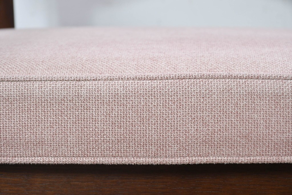 中古　美品　希少な廃番品!　飛騨産業　キツツキマーク　穂高シリーズ　曲線を活かした背もたれと挽き物脚が調和するクラシックアームチェア2脚セット　定価(2脚合計)推定約18万円　(R-087346)