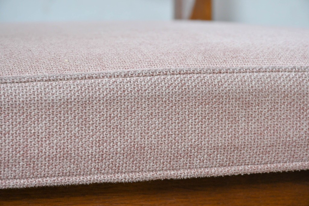 中古　美品　希少な廃番品!　飛騨産業　キツツキマーク　穂高シリーズ　曲線を活かした背もたれと挽き物脚が調和するクラシックアームチェア2脚セット　定価(2脚合計)推定約18万円　(R-087346)