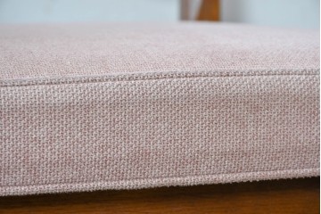 中古　美品　希少な廃番品!　飛騨産業　キツツキマーク　穂高シリーズ　曲線を活かした背もたれと挽き物脚が調和するクラシックアームチェア2脚セット　定価(2脚合計)推定約18万円　(R-087346)