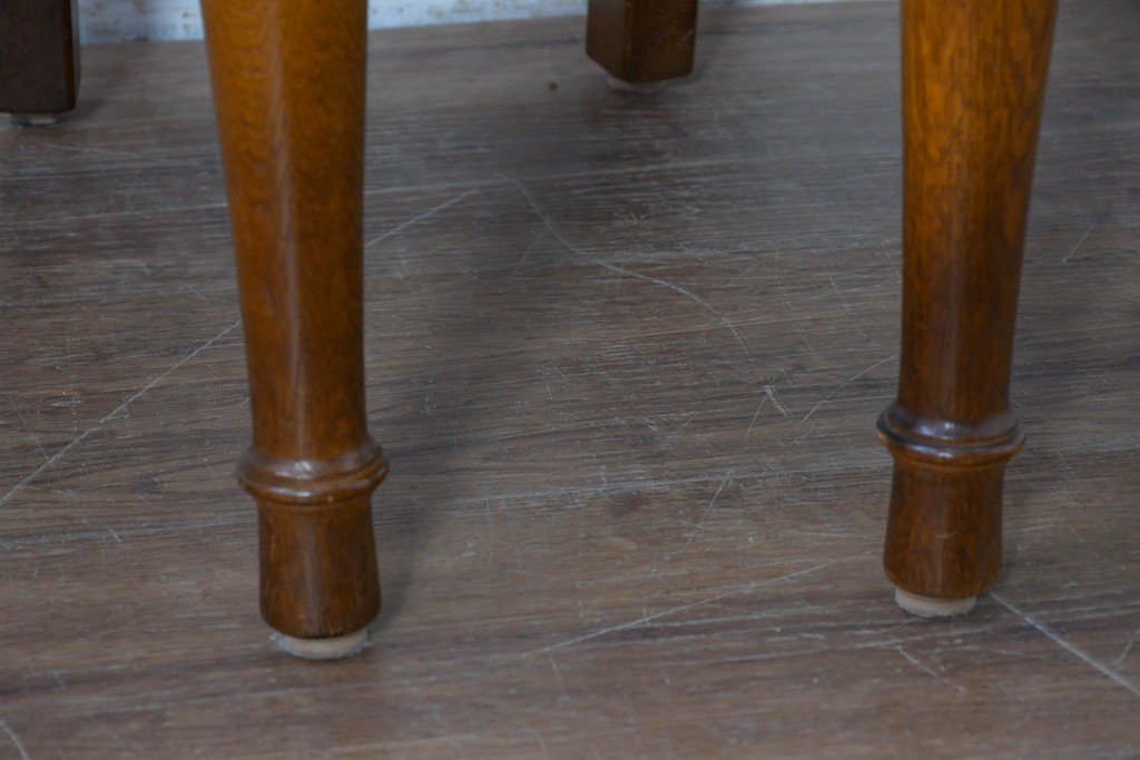 中古　美品　希少な廃番品!　飛騨産業　キツツキマーク　穂高シリーズ　曲線を活かした背もたれと挽き物脚が調和するクラシックアームチェア2脚セット　定価(2脚合計)推定約18万円　(R-087346)