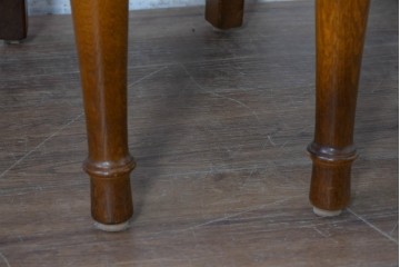 中古　美品　希少な廃番品!　飛騨産業　キツツキマーク　穂高シリーズ　曲線を活かした背もたれと挽き物脚が調和するクラシックアームチェア2脚セット　定価(2脚合計)推定約18万円　(R-087346)