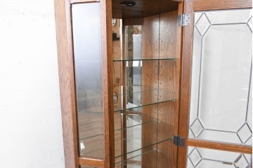 中古　美品　希少な廃番品!　COUNTRY HOUSE 2000(カントリーハウス)　Brugge(ブルージュ)　装飾ガラスが美しい背面鏡張りのキュリオケース　(R-087347)