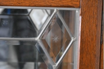 中古　美品　希少な廃番品!　COUNTRY HOUSE 2000(カントリーハウス)　Brugge(ブルージュ)　装飾ガラスが美しい背面鏡張りのキュリオケース　(R-087347)