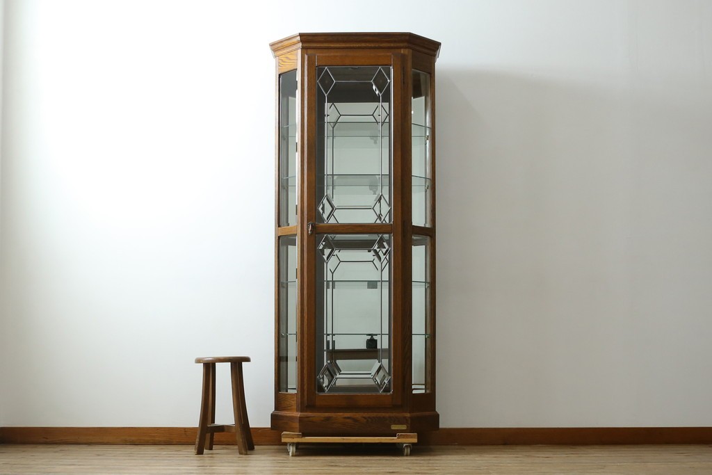 中古　美品　希少な廃番品!　COUNTRY HOUSE 2000(カントリーハウス)　Brugge(ブルージュ)　装飾ガラスが美しい背面鏡張りのキュリオケース　(R-087347)