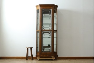 中古　美品　希少な廃番品!　COUNTRY HOUSE 2000(カントリーハウス)　Brugge(ブルージュ)　装飾ガラスが美しい背面鏡張りのキュリオケース　(R-087347)