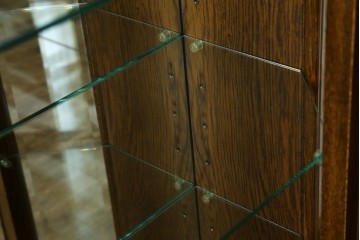 中古　美品　希少な廃番品!　COUNTRY HOUSE 2000(カントリーハウス)　Brugge(ブルージュ)　装飾ガラスが美しい背面鏡張りのキュリオケース　(R-087347)