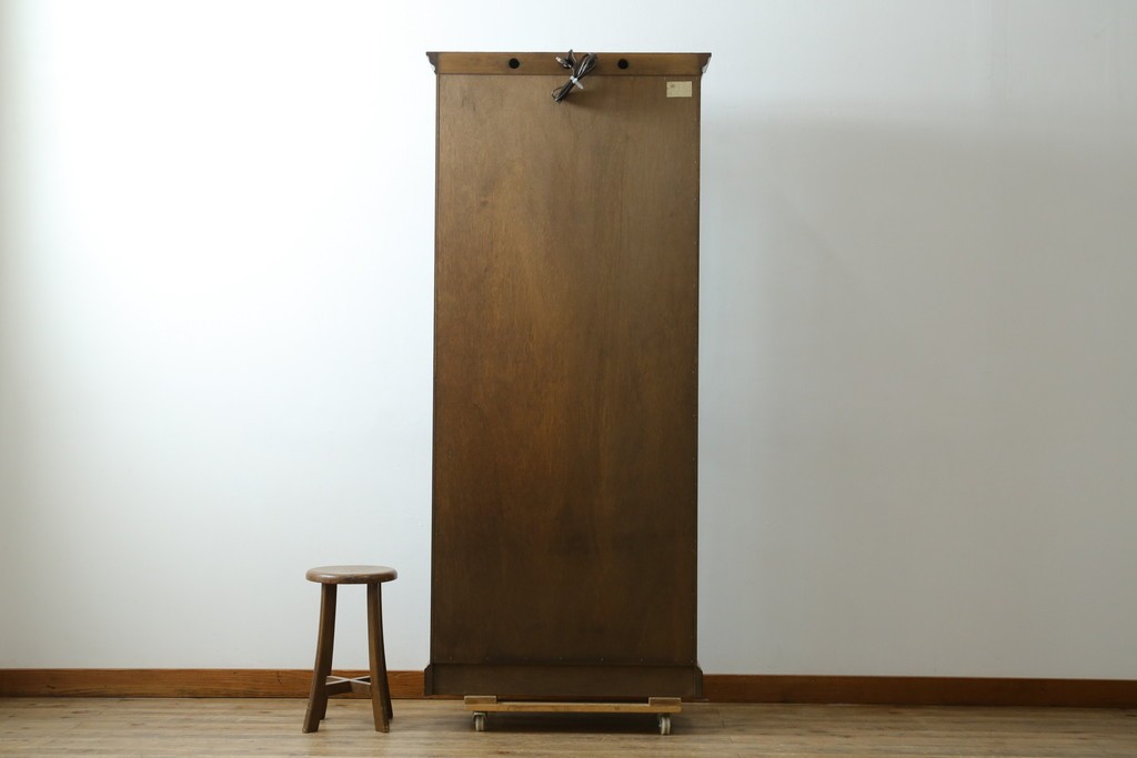 中古　美品　希少な廃番品!　COUNTRY HOUSE 2000(カントリーハウス)　Brugge(ブルージュ)　装飾ガラスが美しい背面鏡張りのキュリオケース　(R-087347)