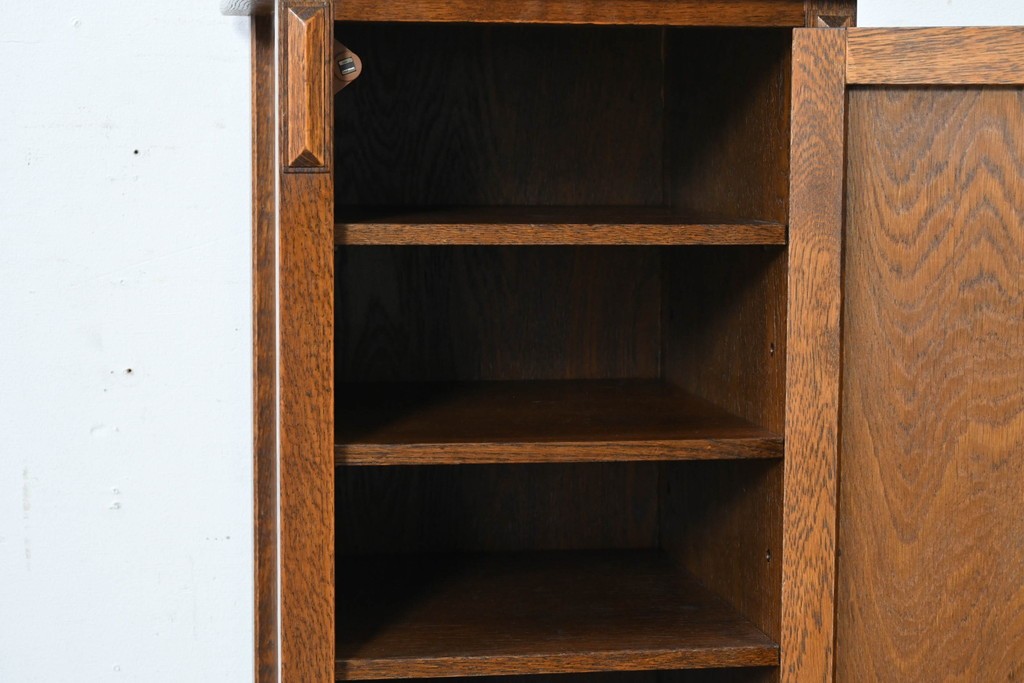 中古　美品　希少な廃番品!　菱形装飾と美しい木目が印象的なサイドキャビネット　(R-087348)