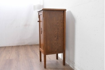 中古　美品　希少な廃番品!　菱形装飾と美しい木目が印象的なサイドキャビネット　(R-087348)