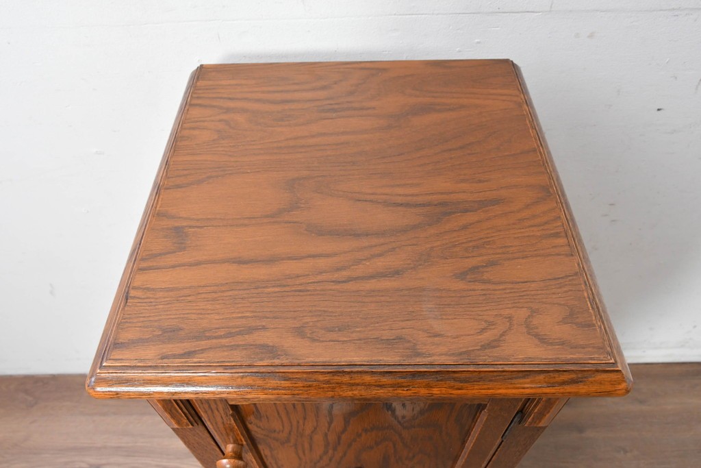 中古　美品　希少な廃番品!　菱形装飾と美しい木目が印象的なサイドキャビネット　(R-087348)