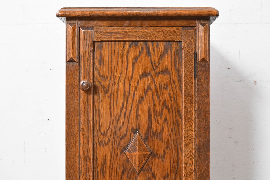 中古　美品　希少な廃番品!　菱形装飾と美しい木目が印象的なサイドキャビネット　(R-087348)