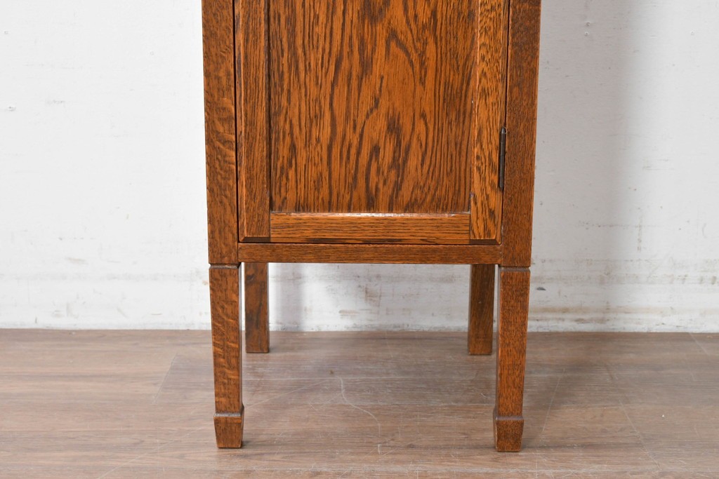中古　美品　希少な廃番品!　菱形装飾と美しい木目が印象的なサイドキャビネット　(R-087348)