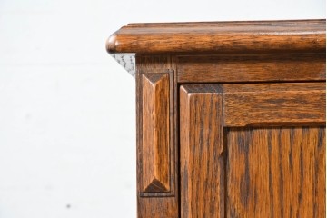 中古　美品　希少な廃番品!　菱形装飾と美しい木目が印象的なサイドキャビネット　(R-087348)