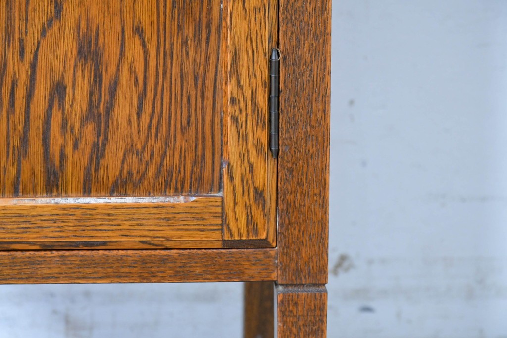 中古　美品　希少な廃番品!　菱形装飾と美しい木目が印象的なサイドキャビネット　(R-087348)